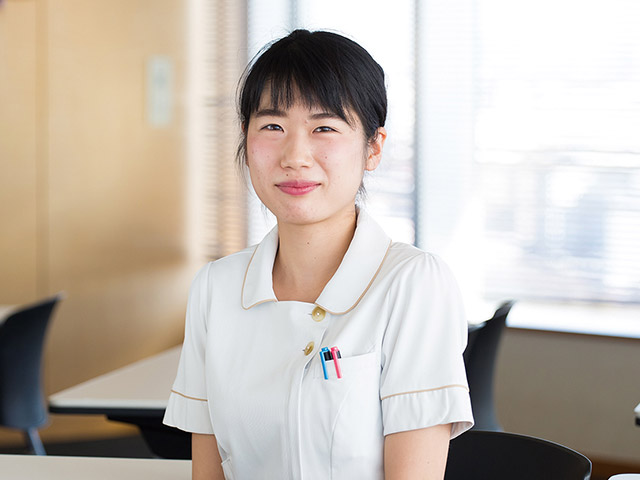 信部 莉緒さん（管理栄養士）　健康栄養学科　2018年3月卒業
