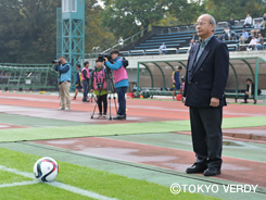 駒沢女子大学・光田学長によるキックインセレモニーで試合開始