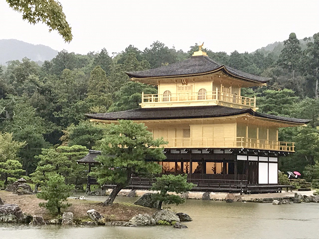 翌日は、京都の仏閣を訪ねました。
