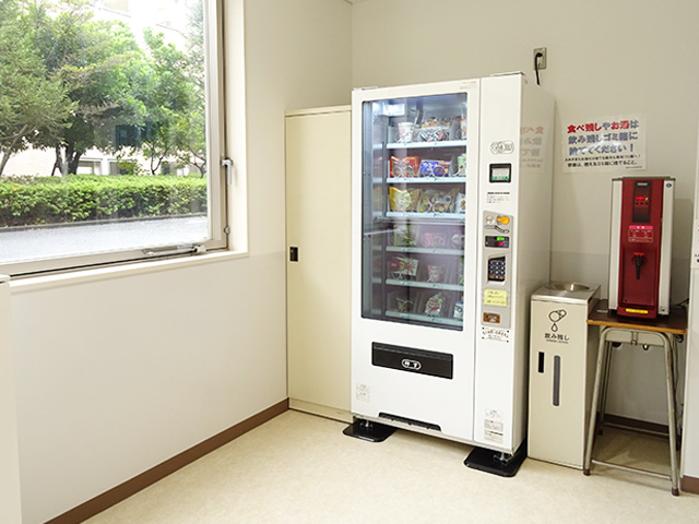 丸善キャンパスショップ自動販売機　看護学部実習館1F