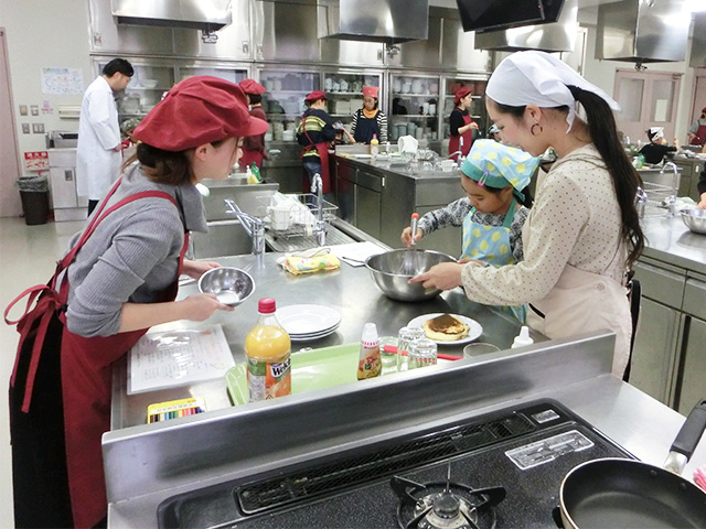 駒沢女子大学健康栄養相談室　親子クッキング