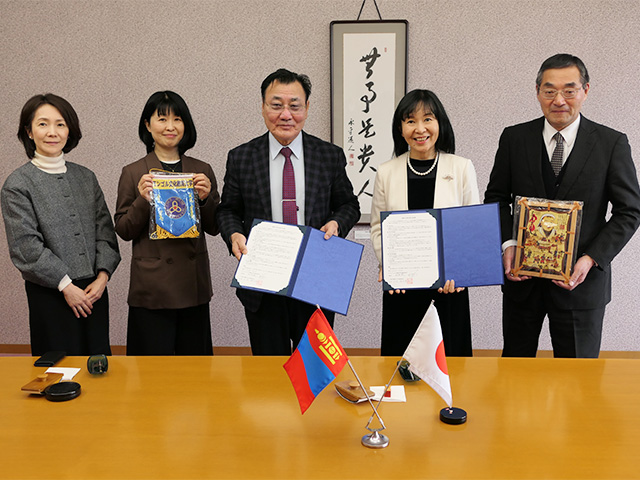 モンゴル文化教育大学付属高等学校と国際文化交流協定書を締結しました。