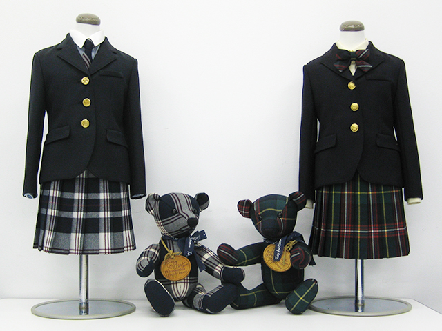 駒沢学園女子中学・高等学校　ミニチュア制服とテディベア