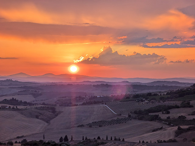 イタリアでの調査中に出会った夕日