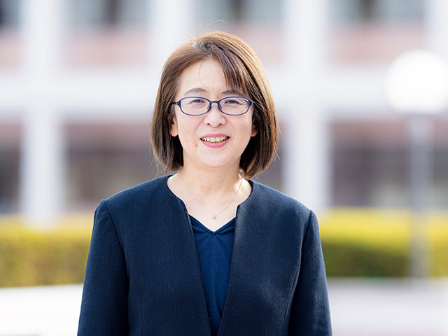 人間健康学部長　三浦 麻子先生