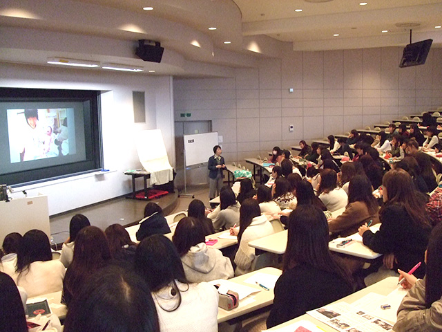 保育現場で働く先生方による講演会