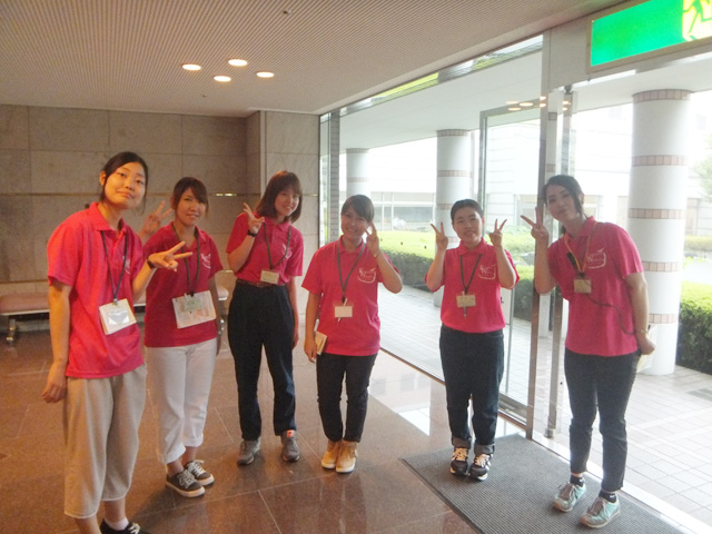 明るく元気な学生スタッフが皆さまをご案内します!