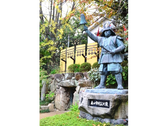 三光神社の「真田の抜け穴」