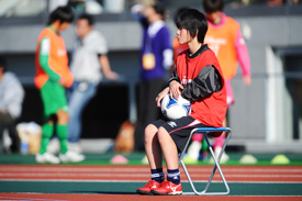 サッカー部は、なでしこリーグ公式戦にボールパーソンとして参加します！ －駒沢女子大学DAY－「日テレ・ベレーザ vs 伊賀FC」｜新着情報