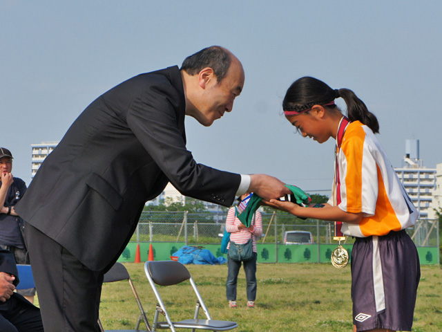 橋本校長より最優秀選手賞授与