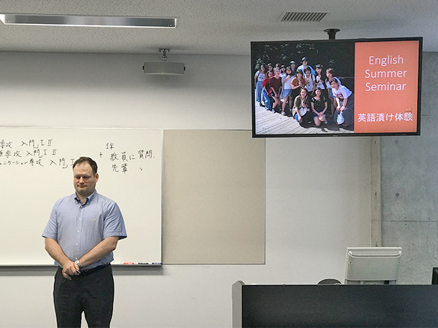 English Summer Seminar　は、プラザ先生とモリス先生が毎年工夫をこらします