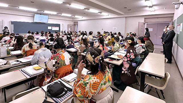 授与式の会場に。