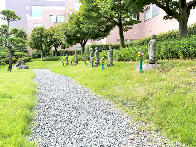 駒沢学園・通称「地蔵通り」