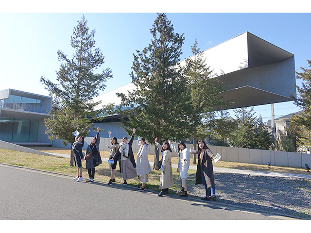 スタジオでホキ美術館見学へ