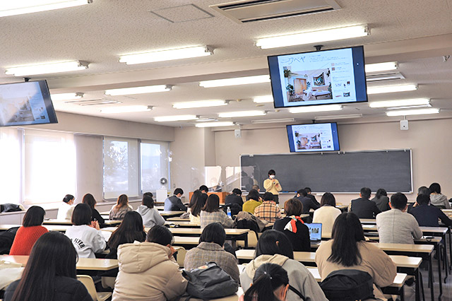 12名の学生によるプレゼンテーション