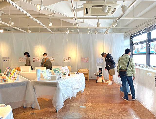 りんどう祭当日の展示会場風景