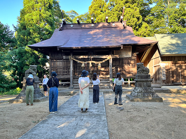 種まきの成功を祈って山神社にお参り