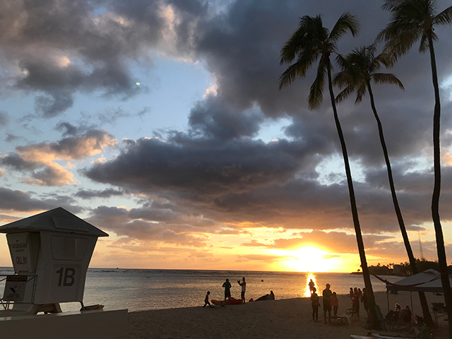 オアフ島のビーチの夕日