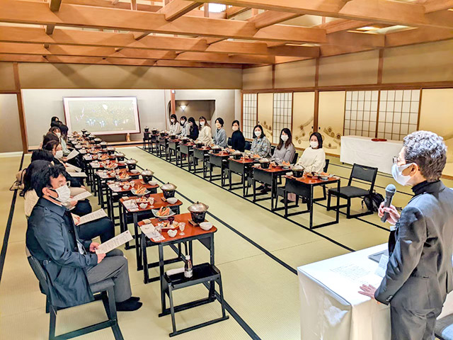 懐石料理をいただきながら和食のマナー講座