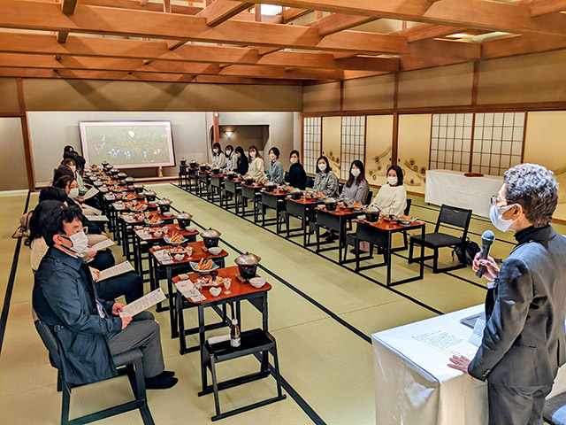 加賀屋での和食懐石マナー講座の様子