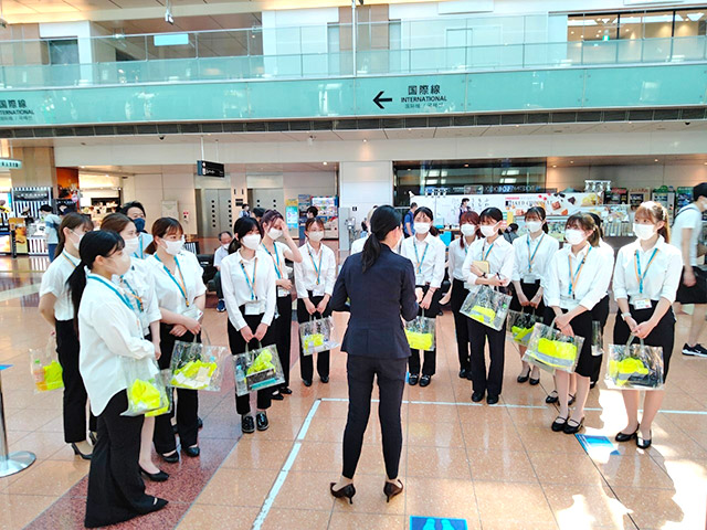 空港現場の見学（カウンター）