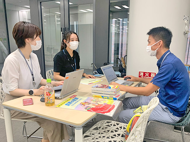 株式会社地球の歩き方観光マーケティング事業部での会議の様子