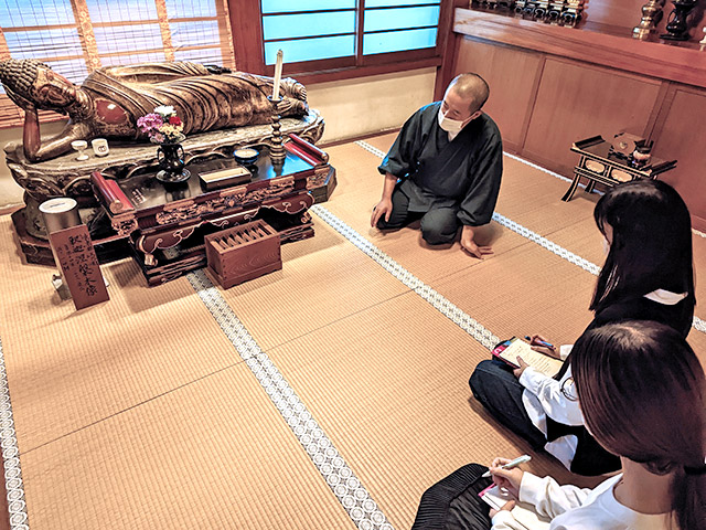 高勝寺での取材の様子