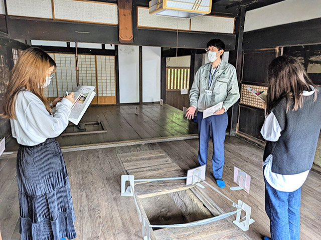 平尾の古民家での取材の様子