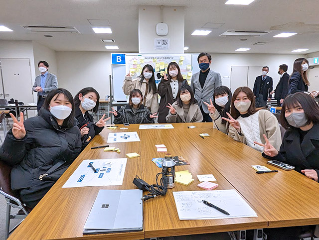 ワークショップ参加学生の集合写真