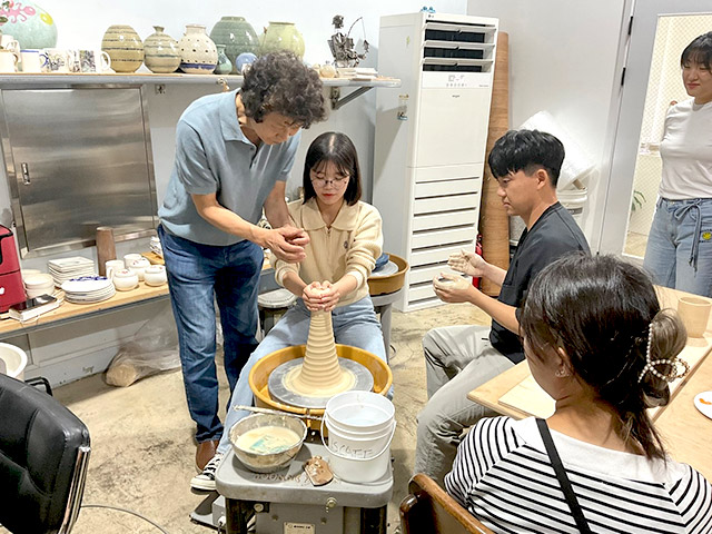 陶磁器で有名な利川（イチョン）で焼き物体験