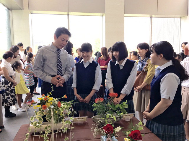 華道部　学生いけばなフェスティバル」に出展