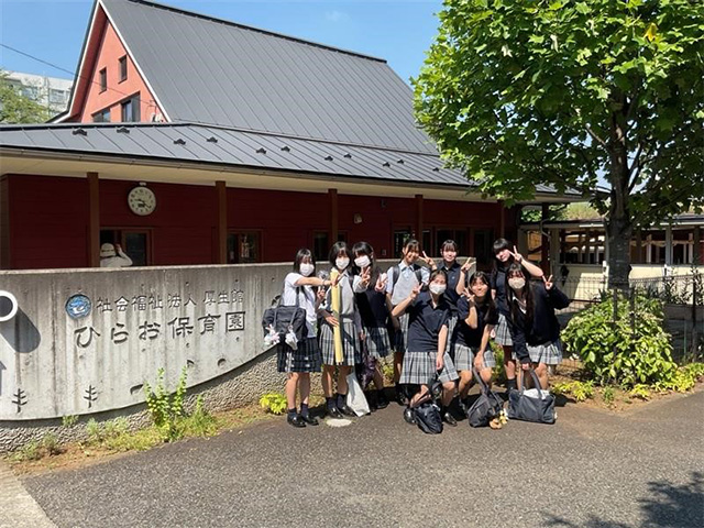 サマーコンサート最終日・ひらお保育園前での記念撮影