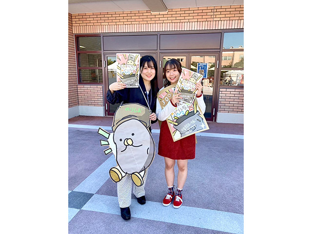 ユーモアに溢れるポテふりくんは遠くからもよく目立ち、呼び込み隊によって配られたチラシを手に買いに来てくださるお客さまも多くいらっしゃいました。