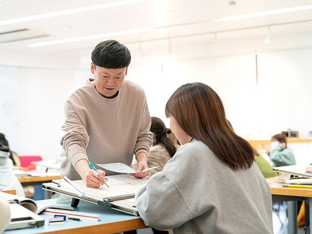 1年生の授業では図面の描き方を学びます