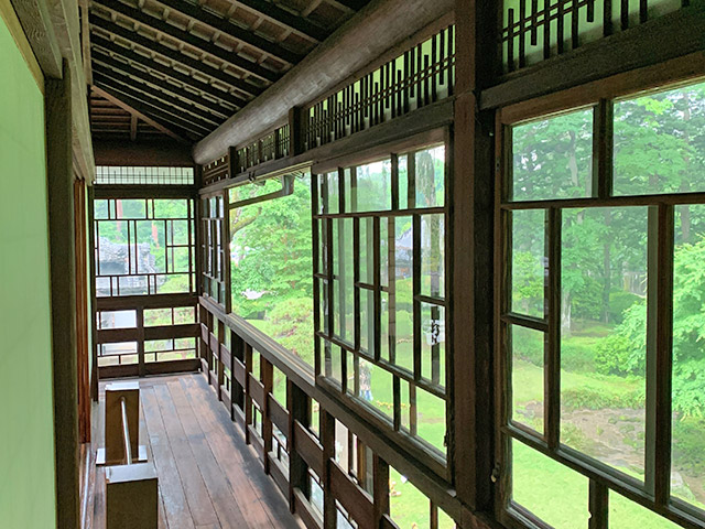 高橋是清邸の窓