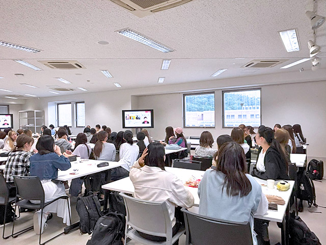 空間デザイン学科の先生クイズ！　盛り上がりました！