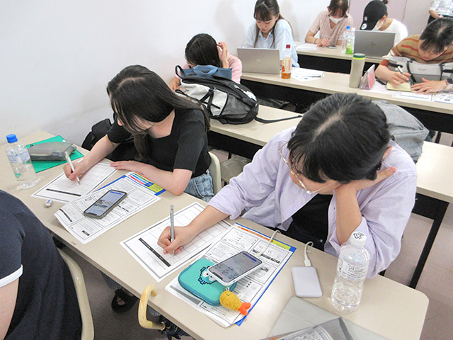 エントリーシートを作成している様子