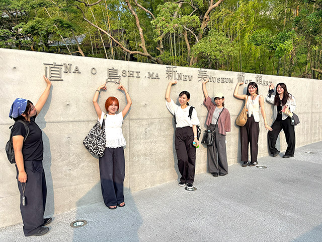 2025年にオープンした高台に建つ直島新美術館（設計：安藤忠雄氏）