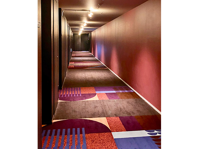 LGBTQの象徴であるレインボーカラーを用い、新宿の多様性を表現しています