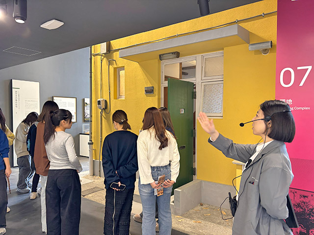 復元住戸を体感しながら詳しく解説していただきました