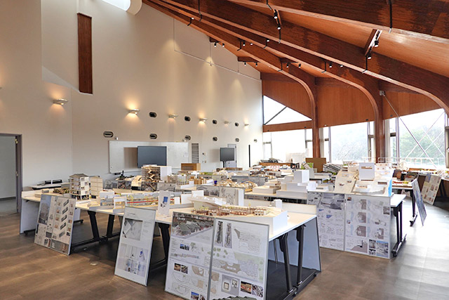 学内展会場の空間デザインラボ