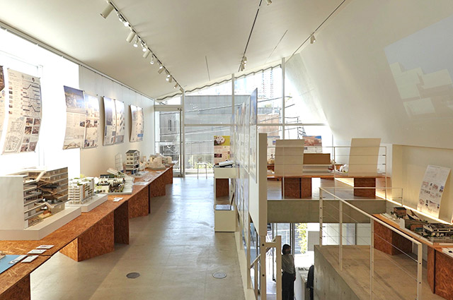 学外展の会場となったTIERS GALLERY