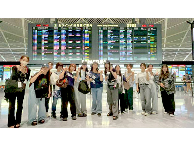 成田空港から出発する前に記念撮影