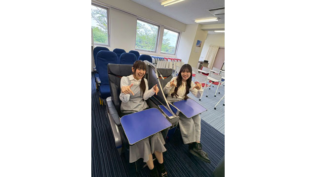 テーブルも足置きも使えます