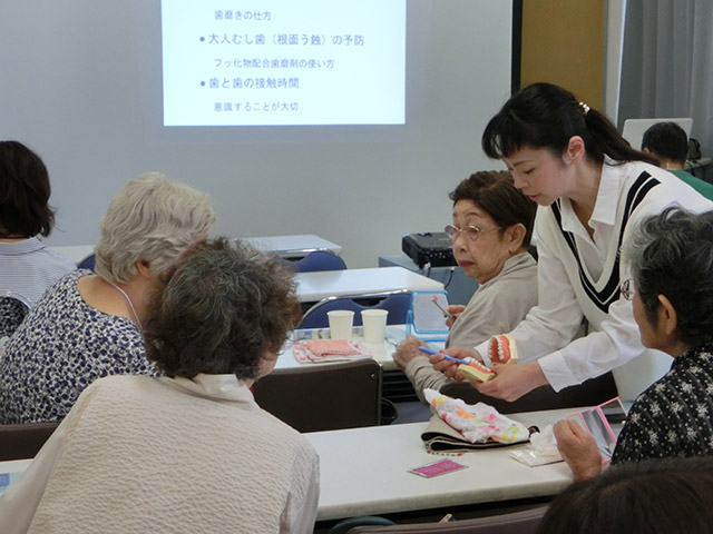 歯科衛生士による歯磨き実習