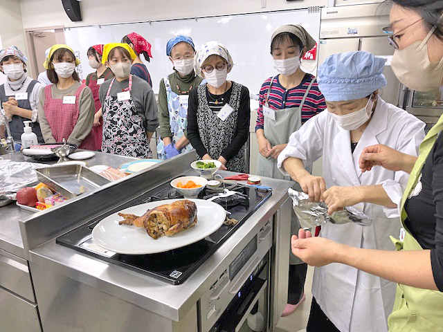 焼き上がったチキン