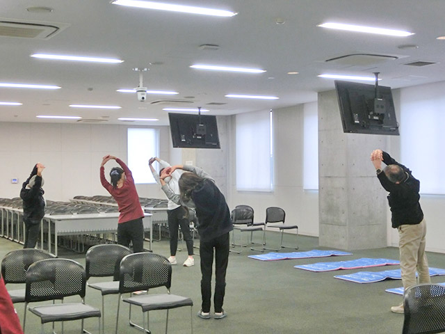 体力測定前の準備運動