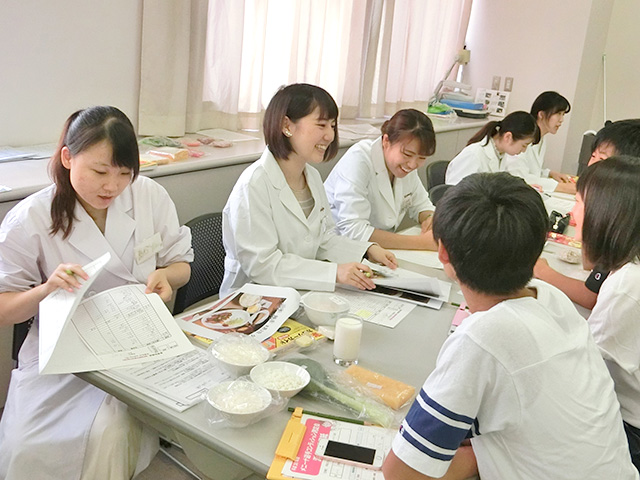 様々な話題が飛び交い終始和やかな雰囲気です。