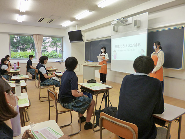 食育講座「見直そう！　水分補給」の様子