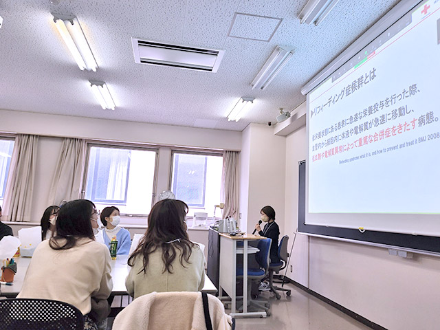 手塚さんによる症例提示の様子